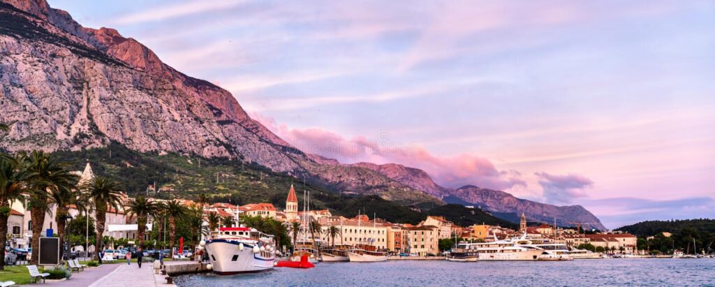 panorama-makarska-town-croatia-dalmatia-155588887